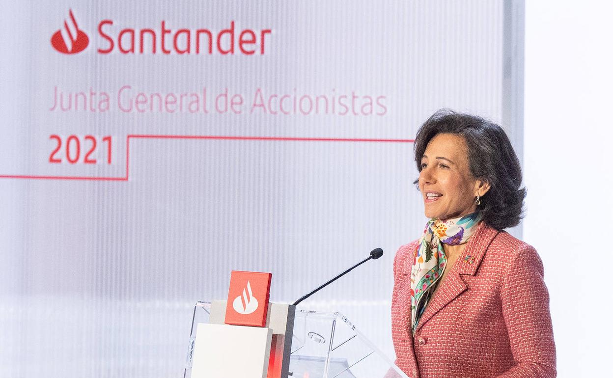 La presidenta del Banco Santander, Ana Botín, durante la Junta de Accionistas 2021. 