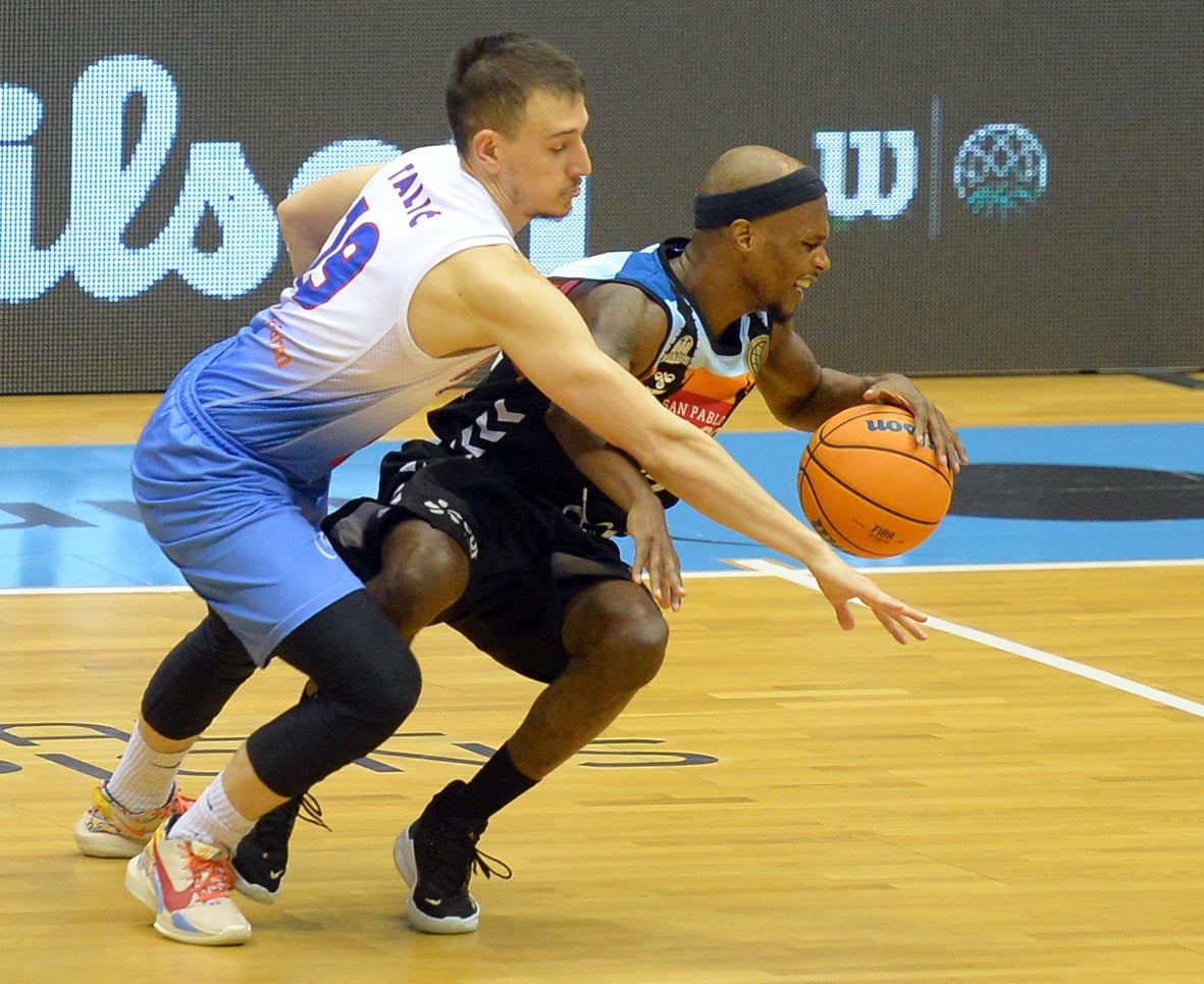 Fotos: El San Pablo vence al Igokea