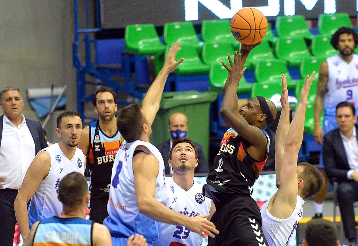 Fotos: El San Pablo vence al Igokea