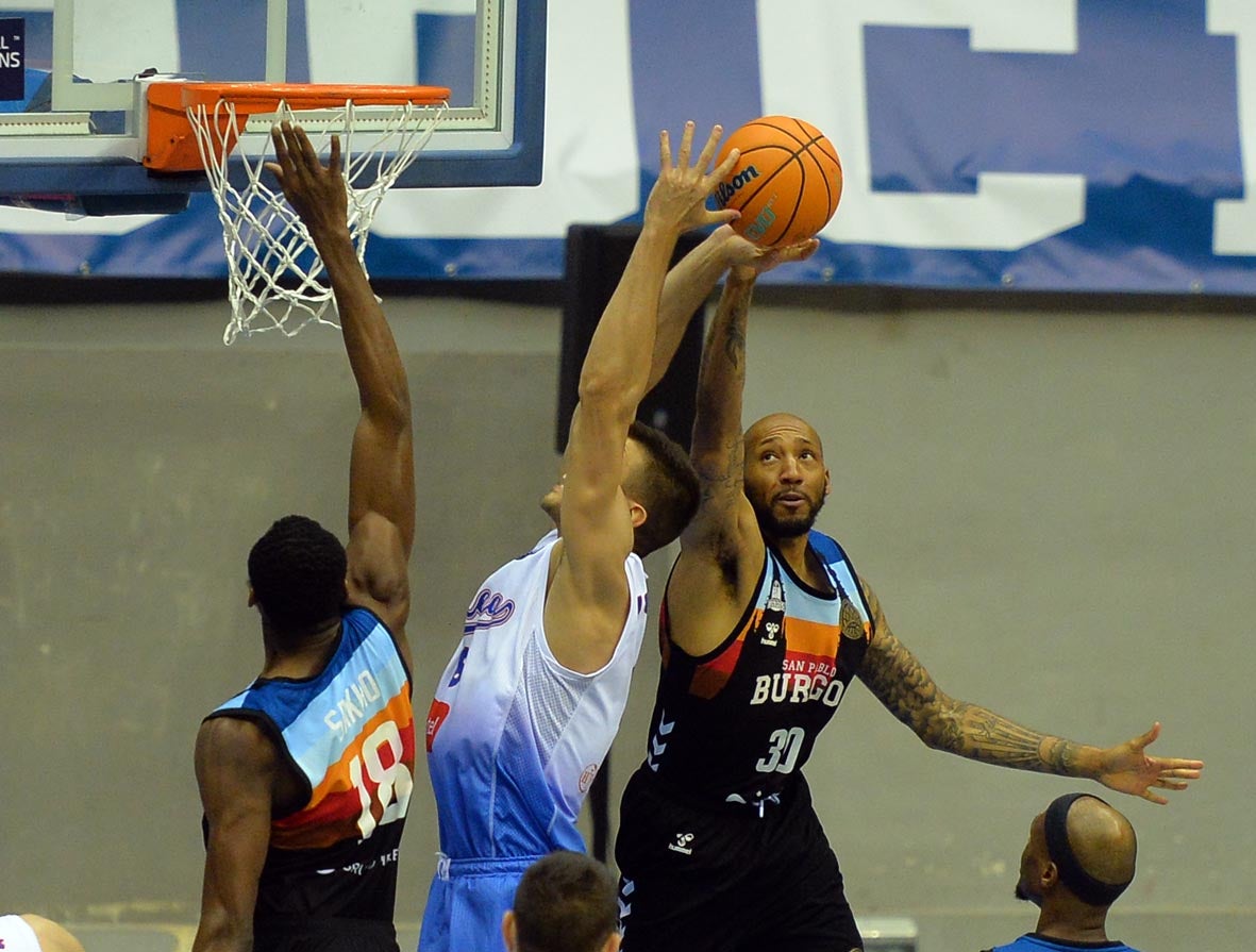 Fotos: El San Pablo vence al Igokea