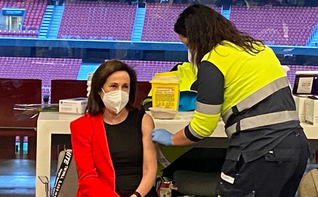 Margarita Robles ha sido vacunada en el Metropolitano. 