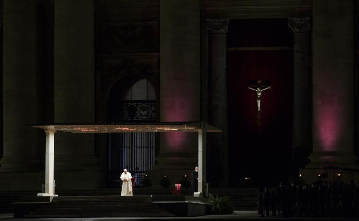 El Papa presidió su segundo Vía Crucis sin público por la pandemia