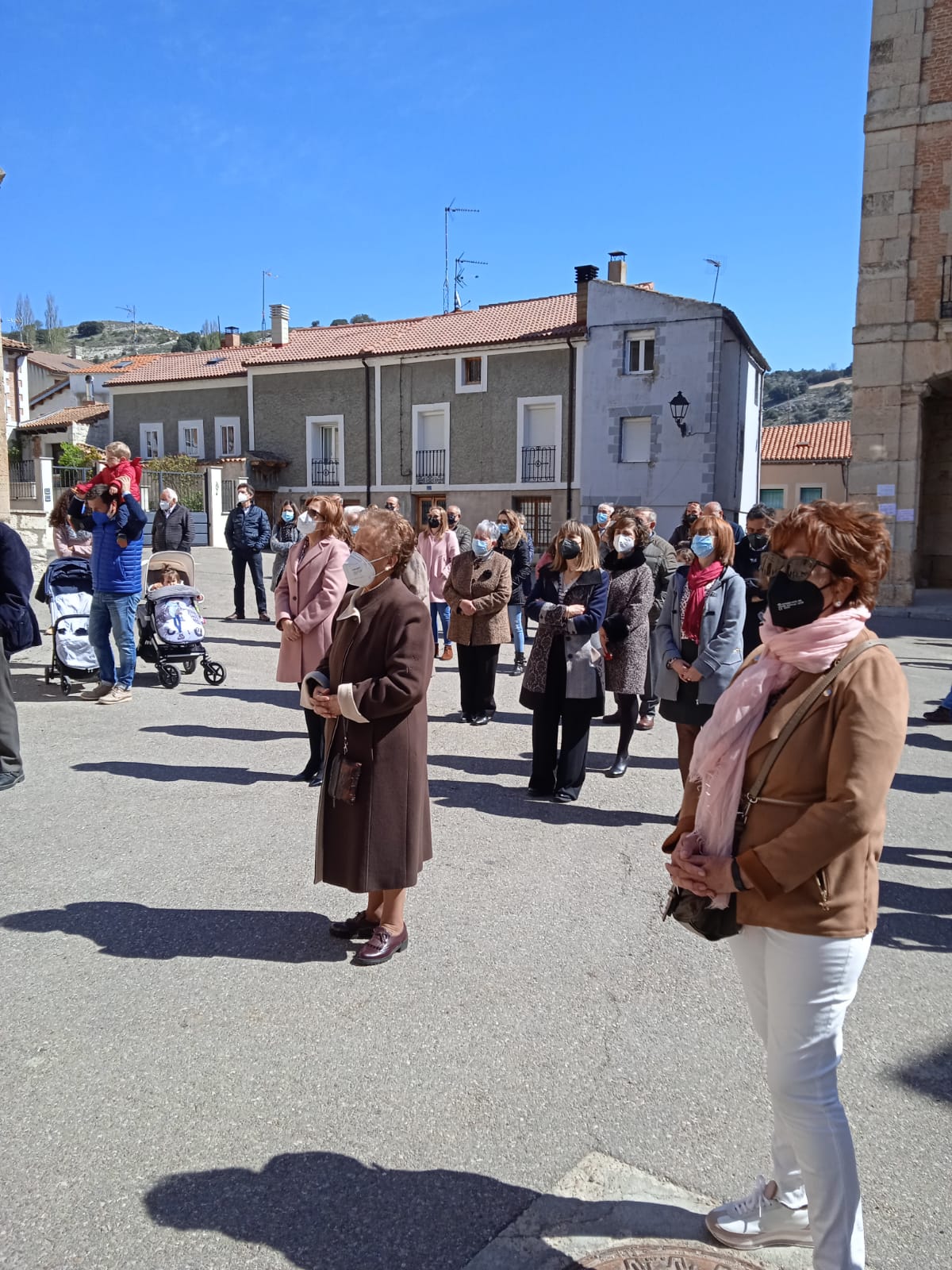 Fotos: Los vecinos de Tórtoles de Esgueva protestan contra la moción de censura