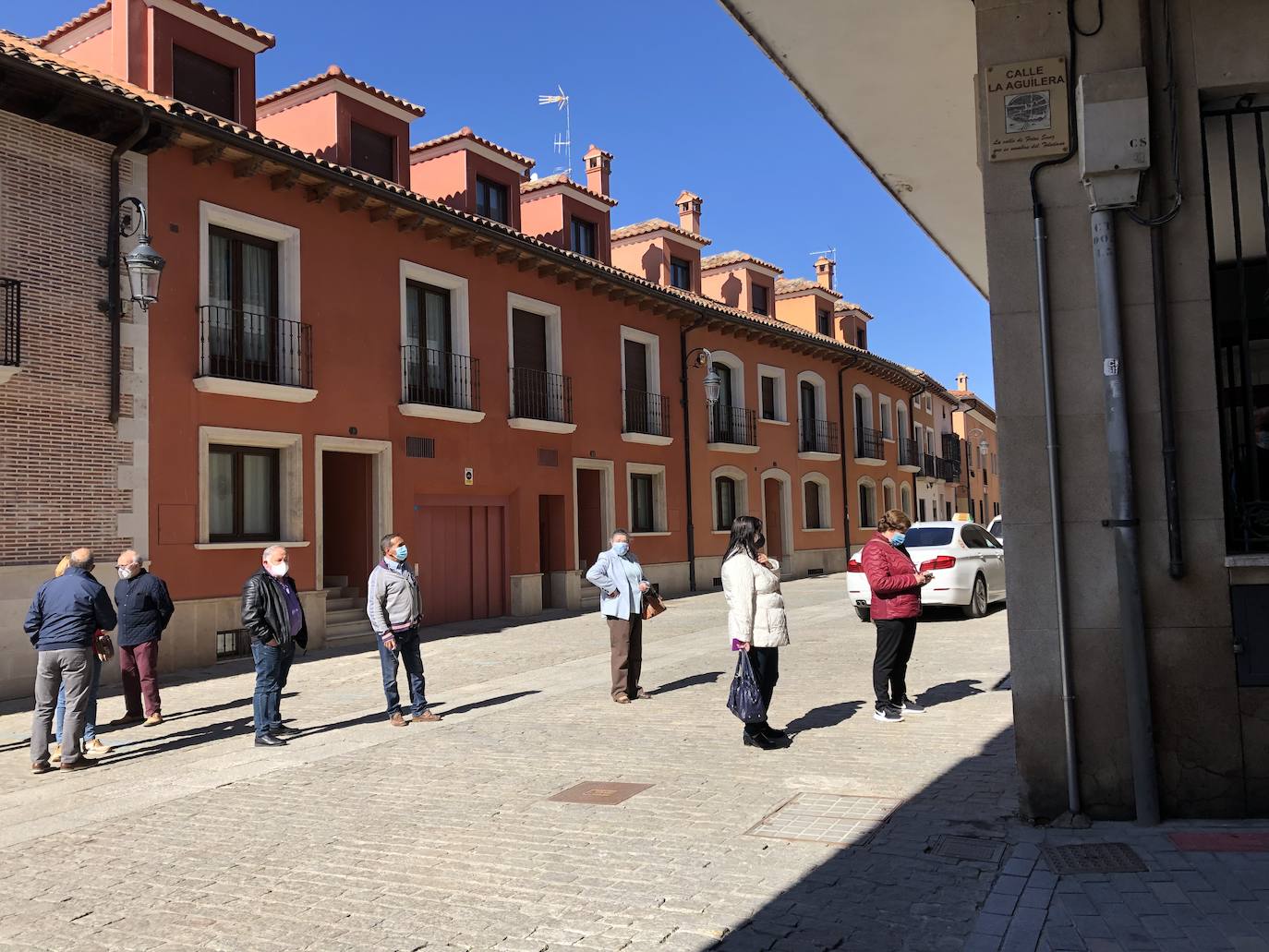 Imagen principal - Imágenes de la campaña de vacunación contra la covid-19 en Aranda. 