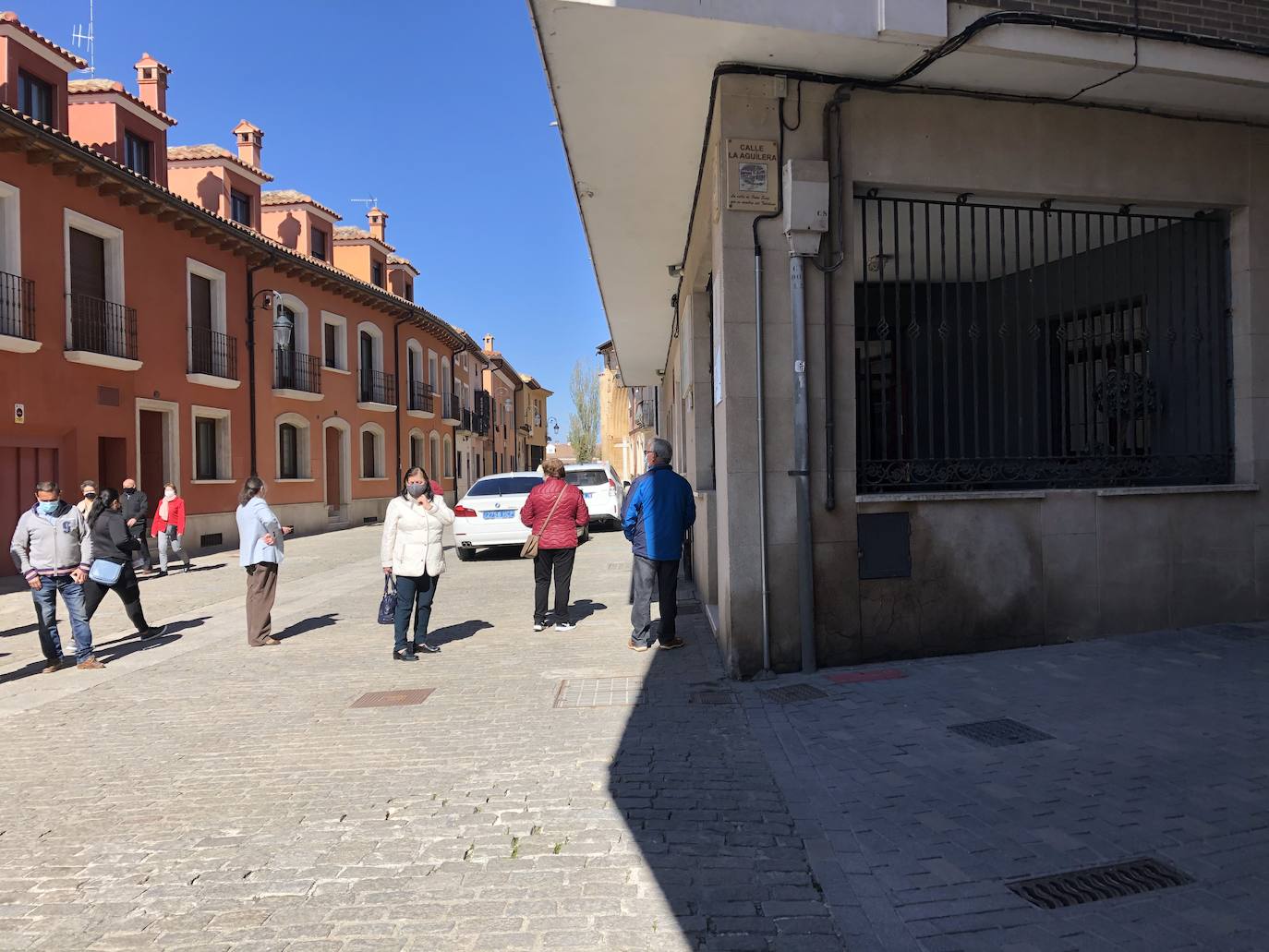 Imagen secundaria 1 - Imágenes de la campaña de vacunación contra la covid-19 en Aranda. 