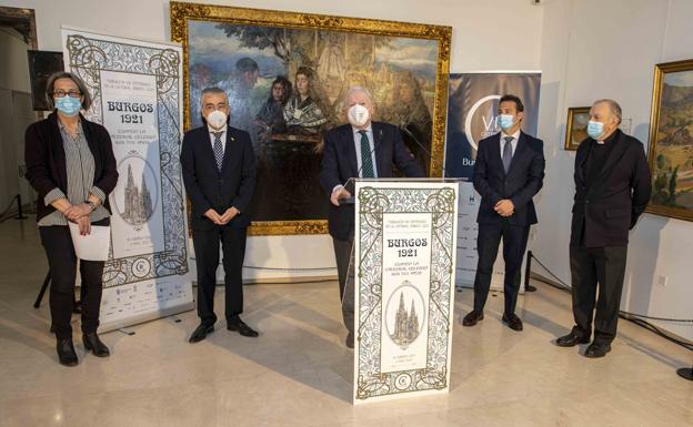 Museo de Burgos, en la imagen de la inauguración, delante del cuadro 'Las camareras de la virgen' de Encarnación Bustillo (primera pintora de Burgos y la primera que logró exponer su obra en este museo), están, de izqda. a dcha: Marta Negro (directora del Museo de Burgos), Roberto Saiz (delegado territorial de la Junta de Castilla y León), Antonio Miguel Méndez Pozo (vicepresidente de la Fundación VIII Centenario de la Catedral. Burgos 2021), Alberto Navarro (director del Centro de Instituciones de Castilla y León de La Caixa) y Pablo González Cámara (deán de la Catedral de Burgos).