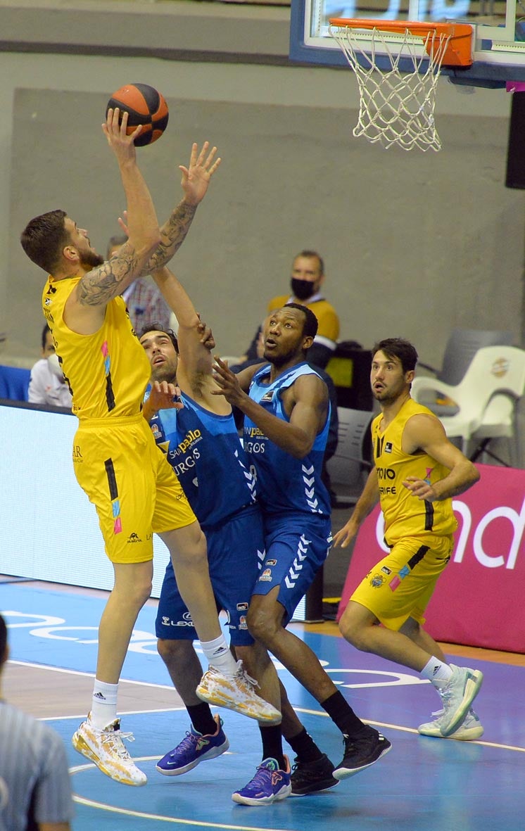 Fotos: El San Pablo vuelve a caer ante el Lenovo Tenerife