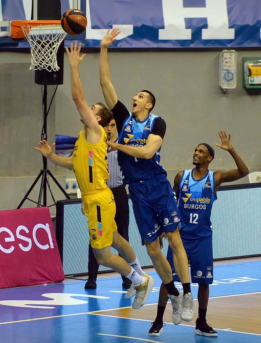 Fotos: El San Pablo vuelve a caer ante el Lenovo Tenerife