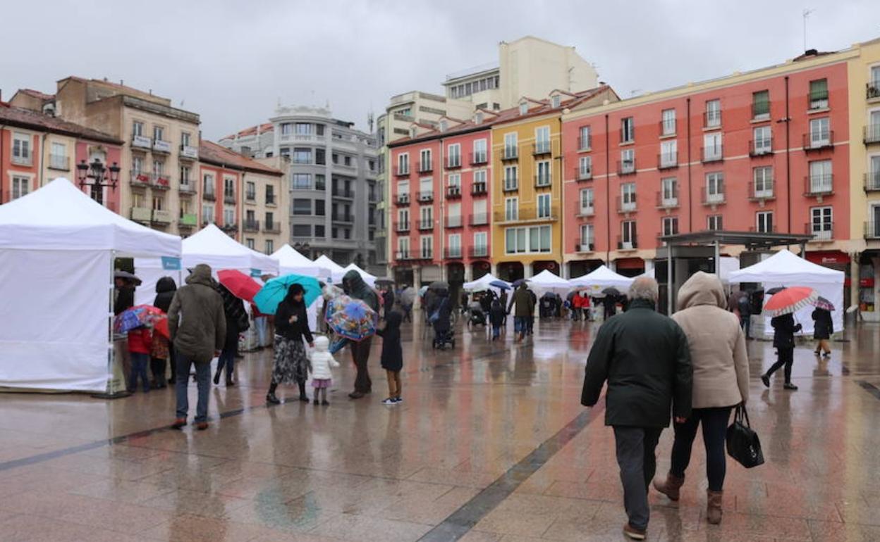 Imagen del Día del Libro del pasado 2019, que estuvo marcado por la lluvia.