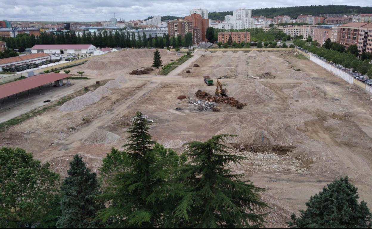 Imagen de la parcela limpia de construcciones.