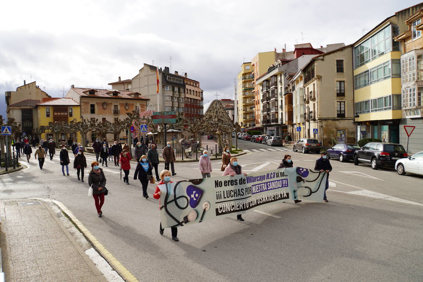 Protesta por las calles de Villarcayo por la falta de médicos en el centro de salud. 