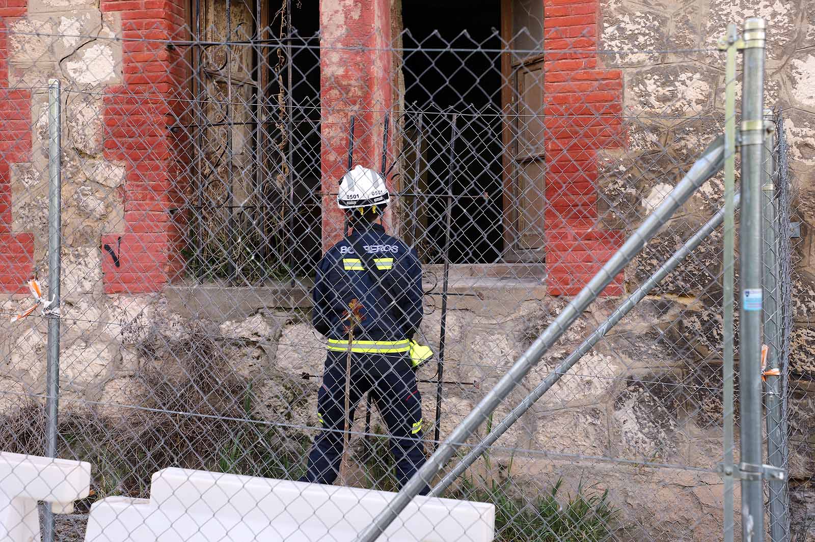 Fotos: Los bomberos acceden a la &#039;casa de las palomas&#039; para evaluar su estado