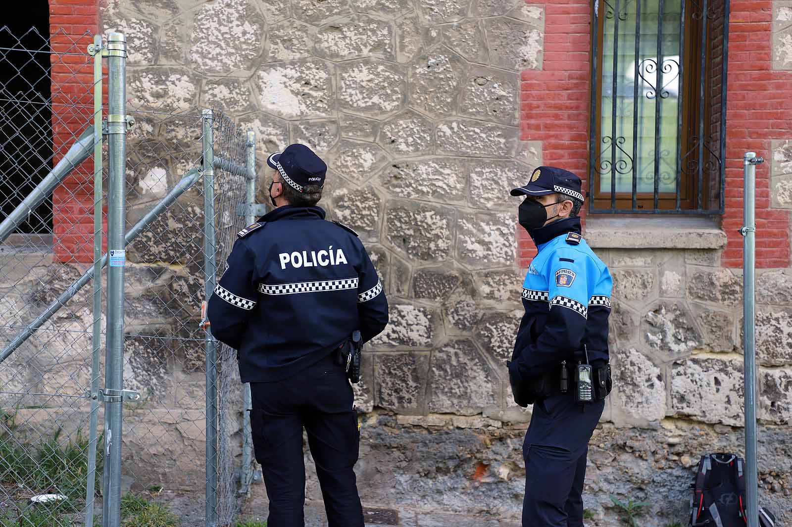 Fotos: Los bomberos acceden a la &#039;casa de las palomas&#039; para evaluar su estado