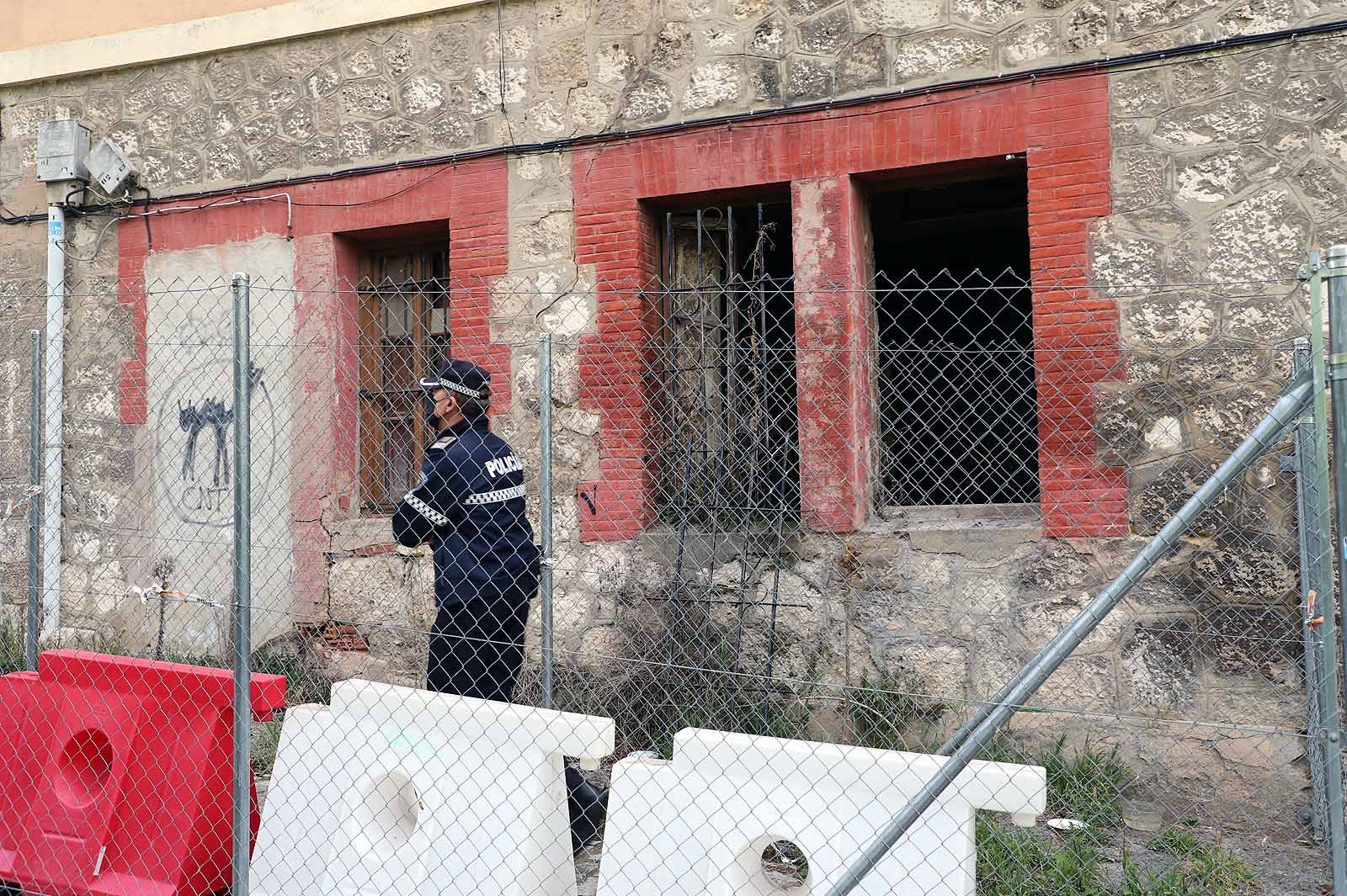 Fotos: Los bomberos acceden a la &#039;casa de las palomas&#039; para evaluar su estado