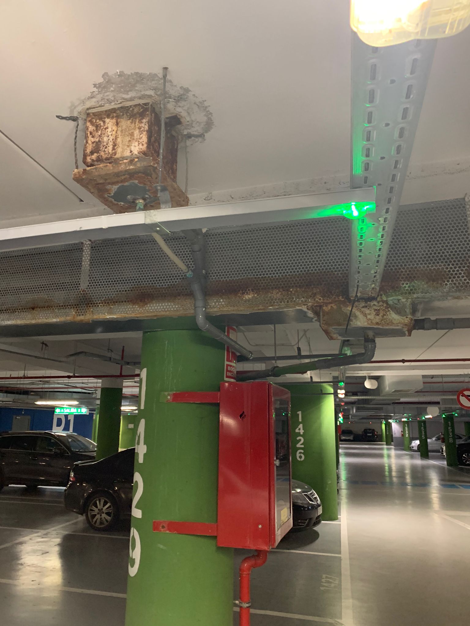 Imagen secundaria 1 - El PP pide a Promueve actuaciones para solucionar los «innumerables desperfectos» del aparcamiento de la Evolución Humana