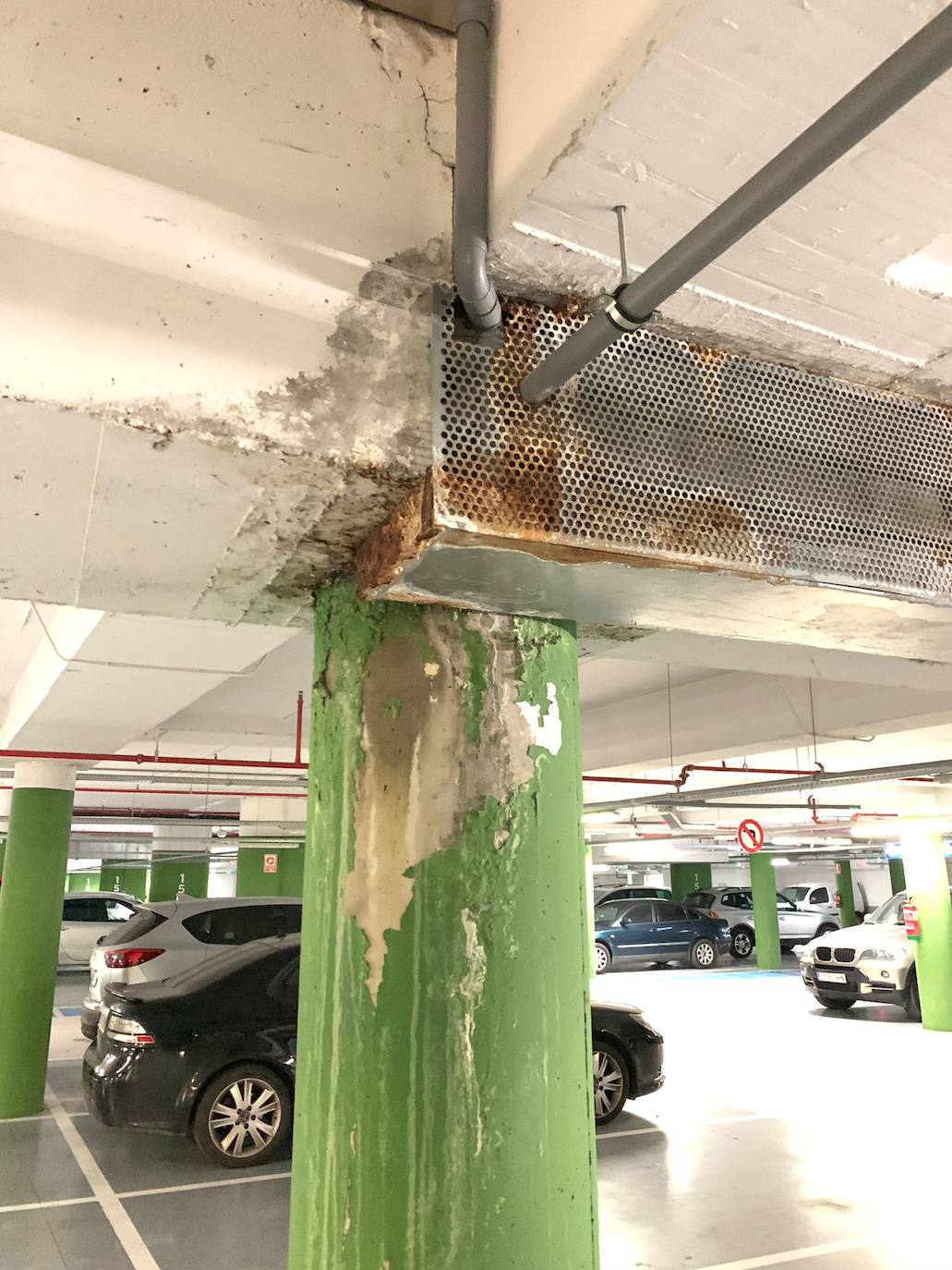 Imagen secundaria 2 - El PP pide a Promueve actuaciones para solucionar los «innumerables desperfectos» del aparcamiento de la Evolución Humana