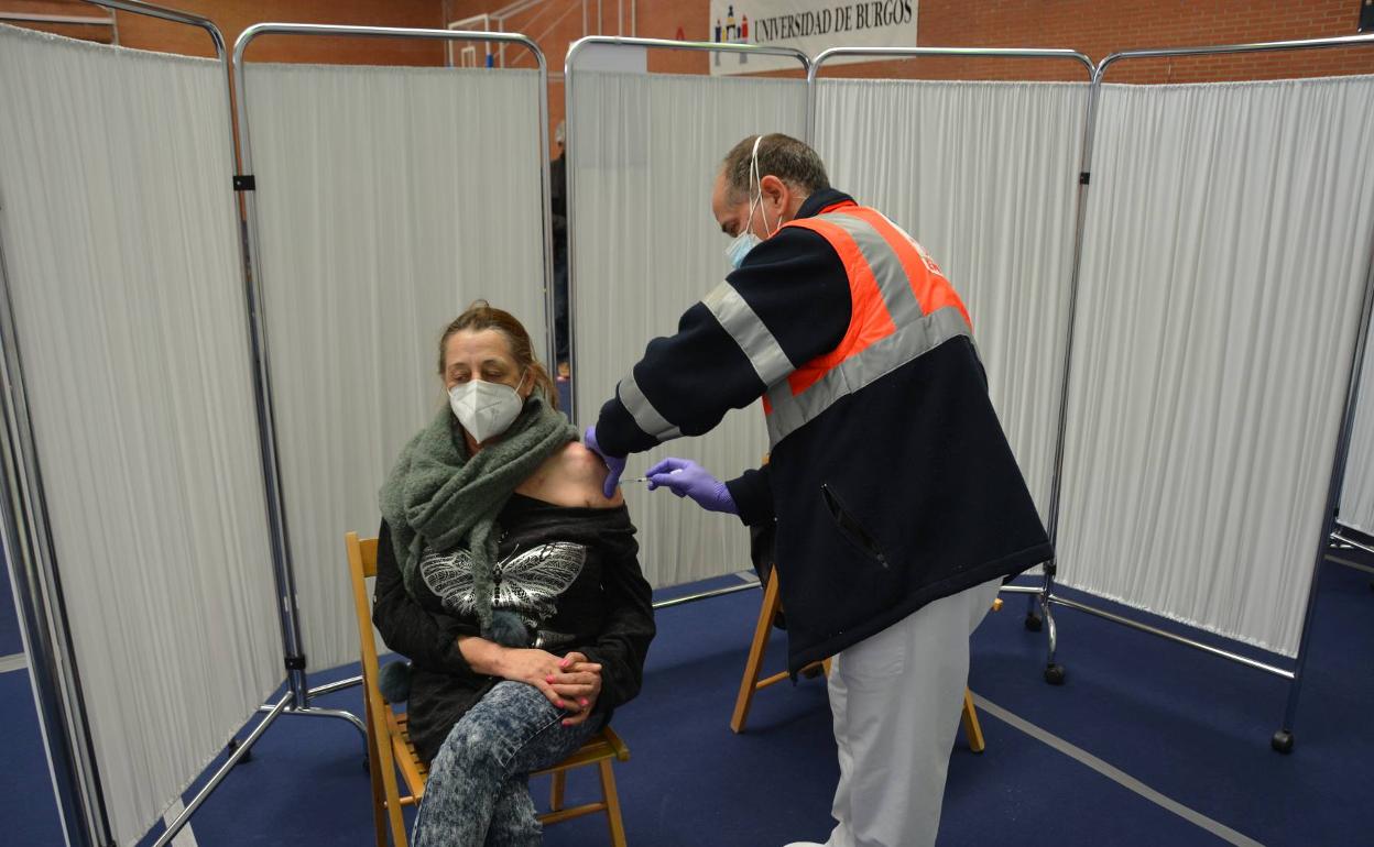 El polideportivo de la UBU volverá a convertirse en punto de vacunación masiva. 