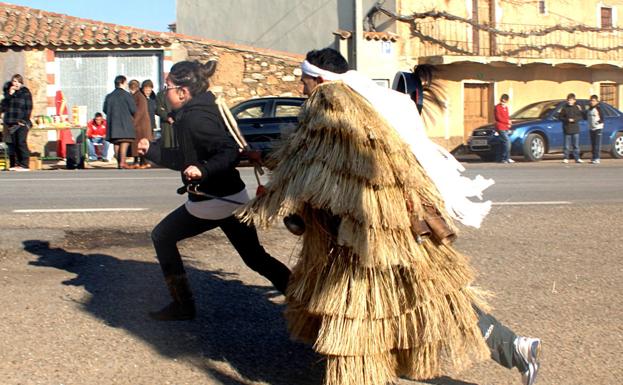 El Tafarrón persigue a una joven en Pozuelo de Tábara.