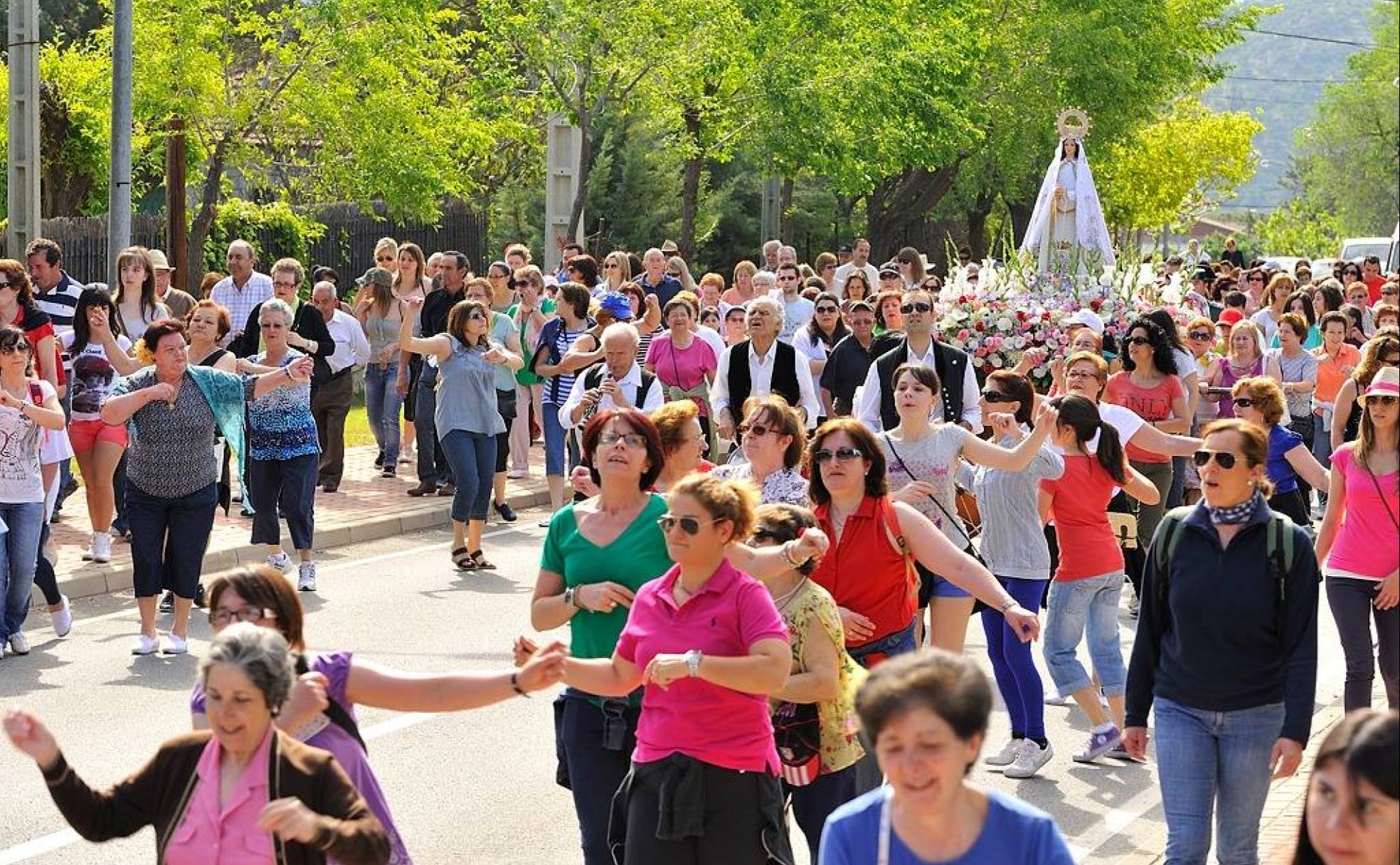 Baile de la jota, durante la romería de la Virgen de Navaserrada.