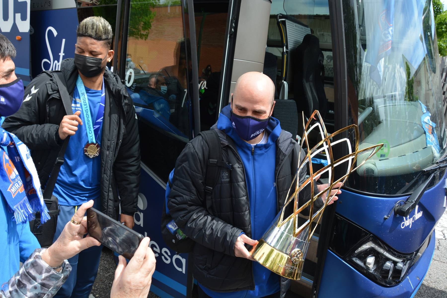 Fotos: Burgos recibe a los campeones