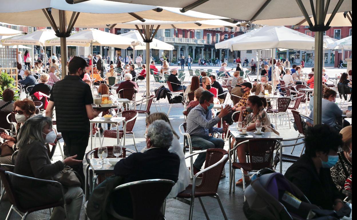 Terrazas en la Plaza Mayor de Valladolid.