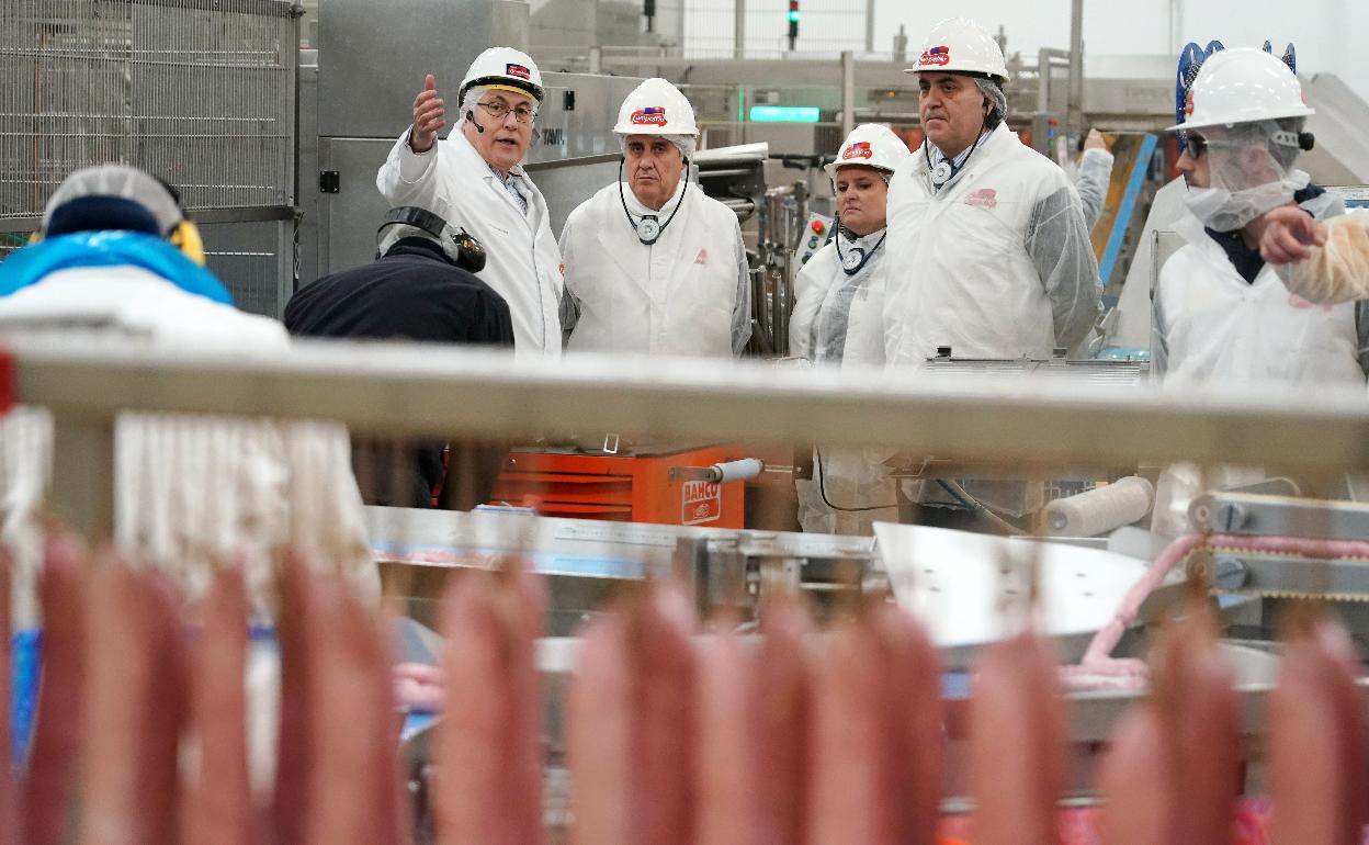 Visita del Consejo de Veterinarios a la fábrica La Bureba en Burgos. 