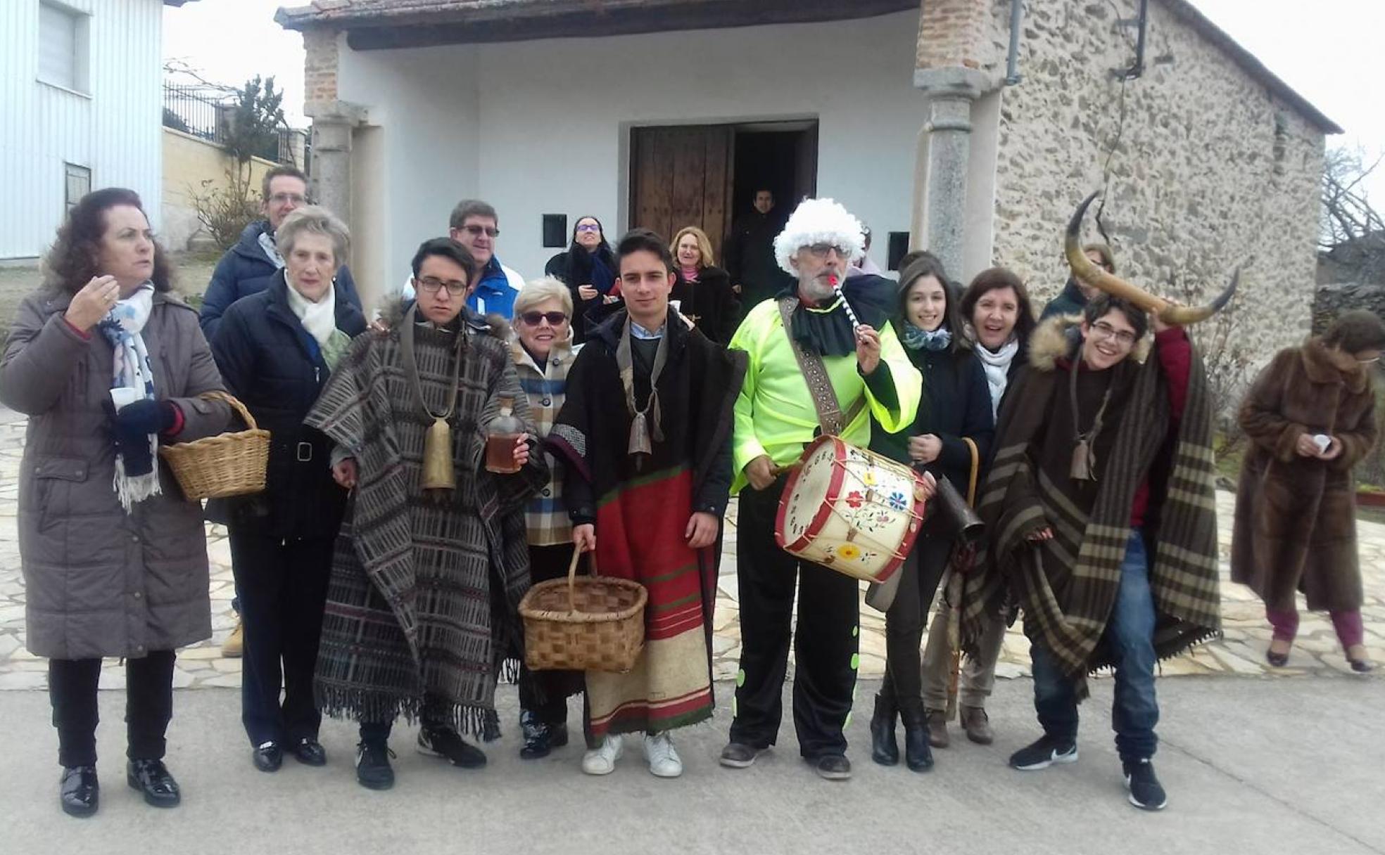 La tradición de la 'vaca del antruejo' ha sido recuperada recientemente por los mozos durante los carnavales.