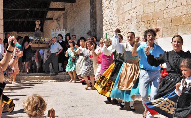 Jotas en honor de la Virgen del Egido el día de su fiesta.