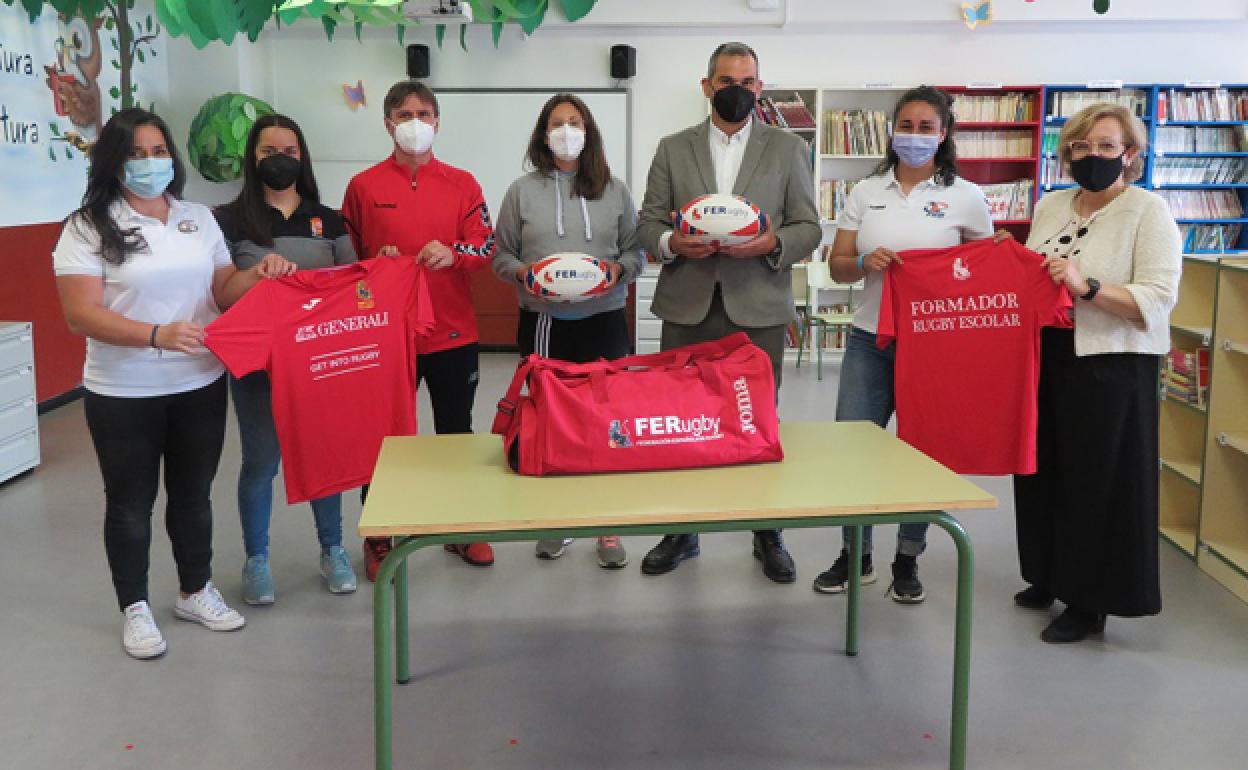 Recepción del kit en el CEIP Francisco de Vitoria. 