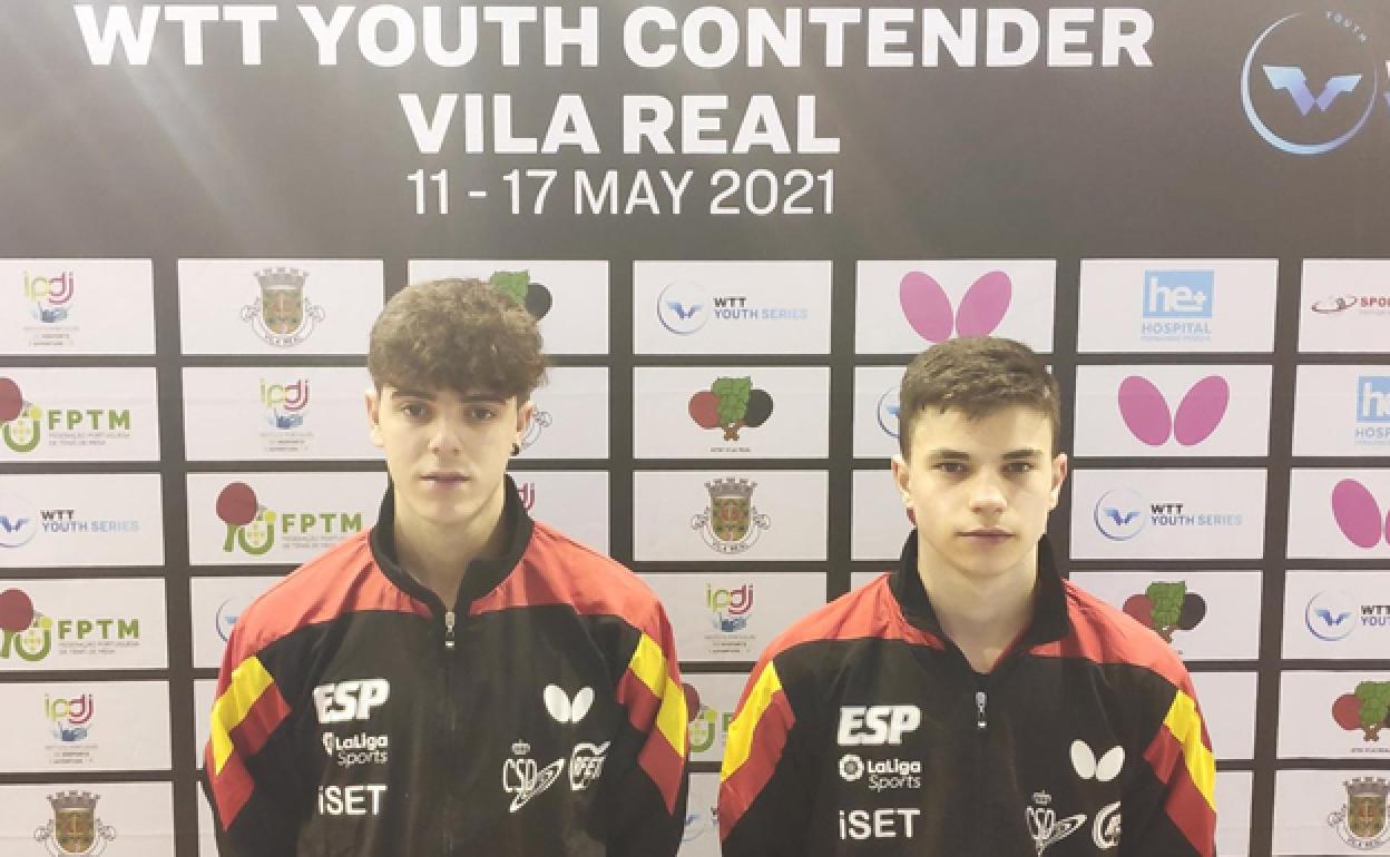 Miguel Nuñez (izd.) y Daniel Berzosa, con la selección en el Open de Portugal 2021. 