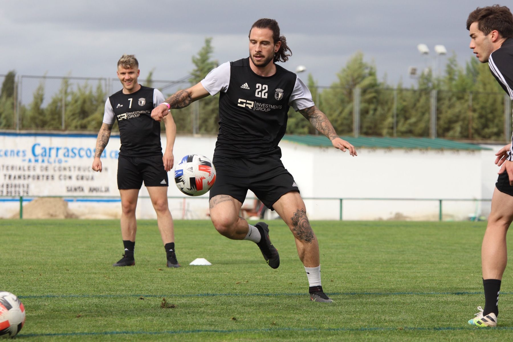 Fotos: El Burgos CF ya entrena en Extremadura