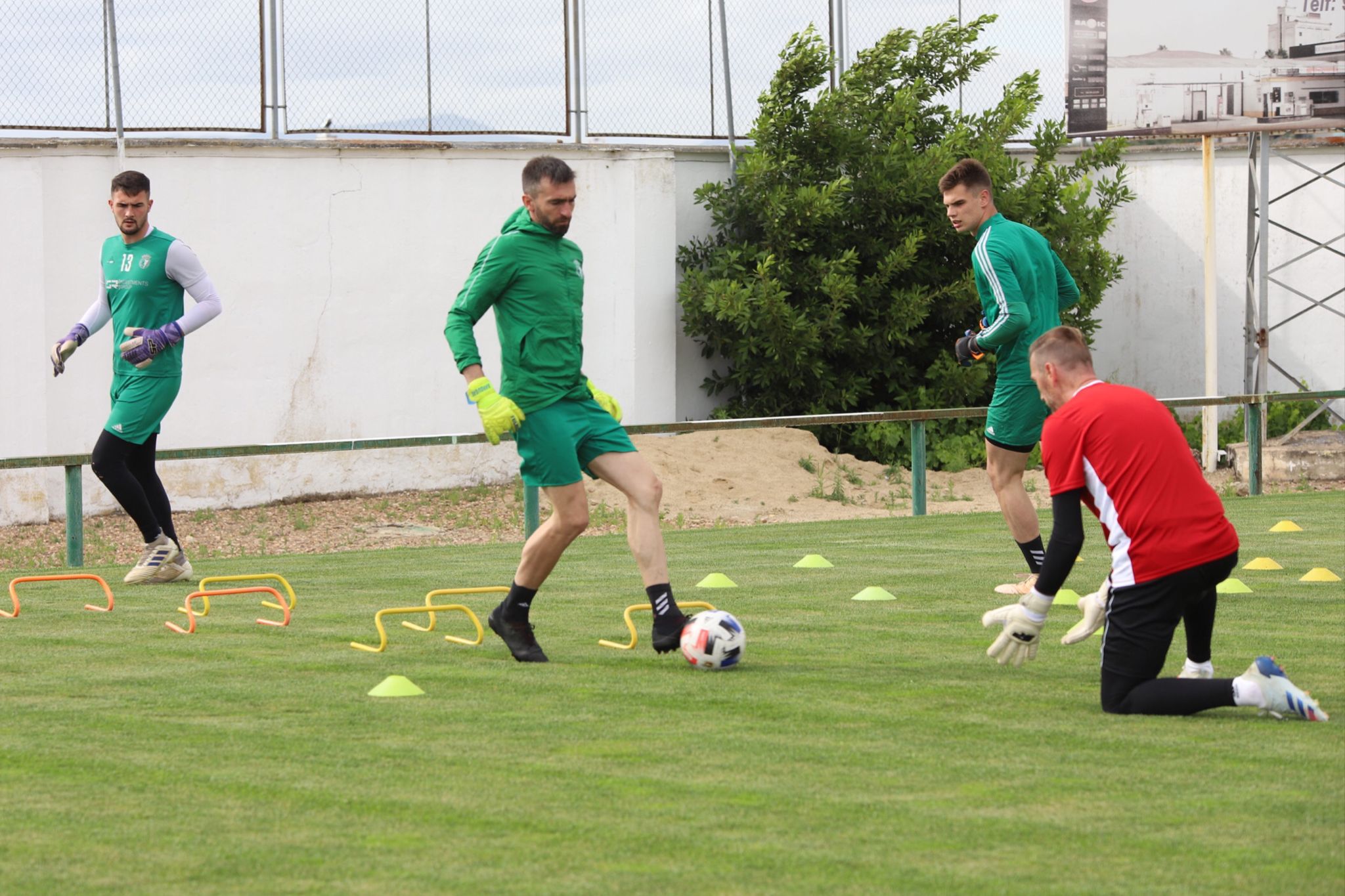 Fotos: El Burgos CF ya entrena en Extremadura