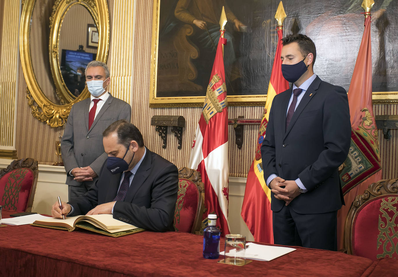 Ábalos ha mantenido un encuentro con el alcalde de Burgos. 