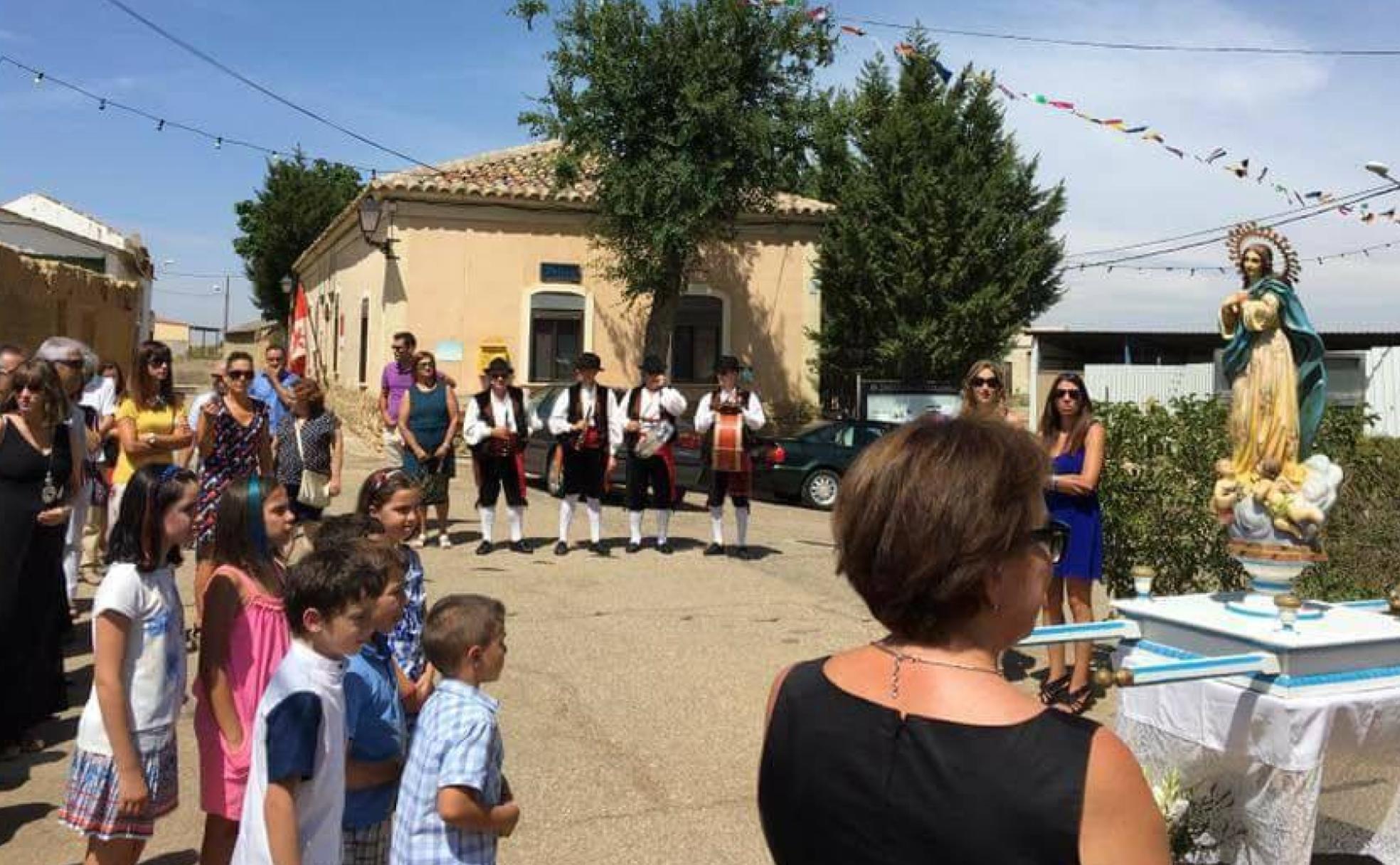 Los vecinos honran a la Virgen de la Asunción.