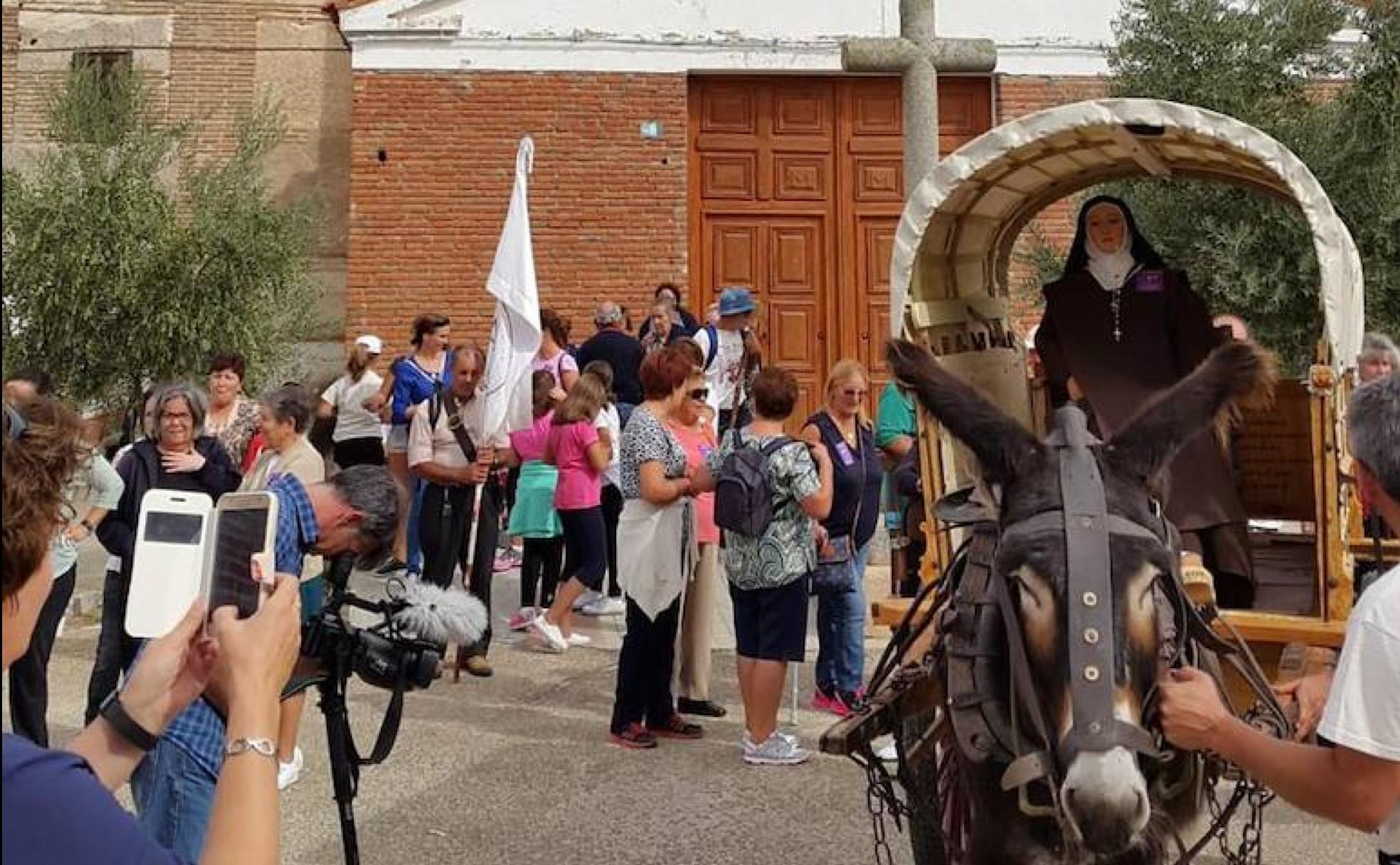 La Marcha Teresiana a su paso por El Campillo.