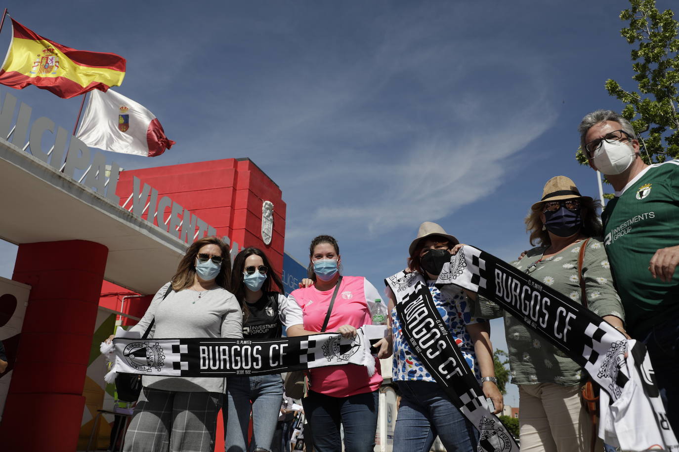 La afición blanquinegra se vuelca con el Burgos CF en Don Benito.