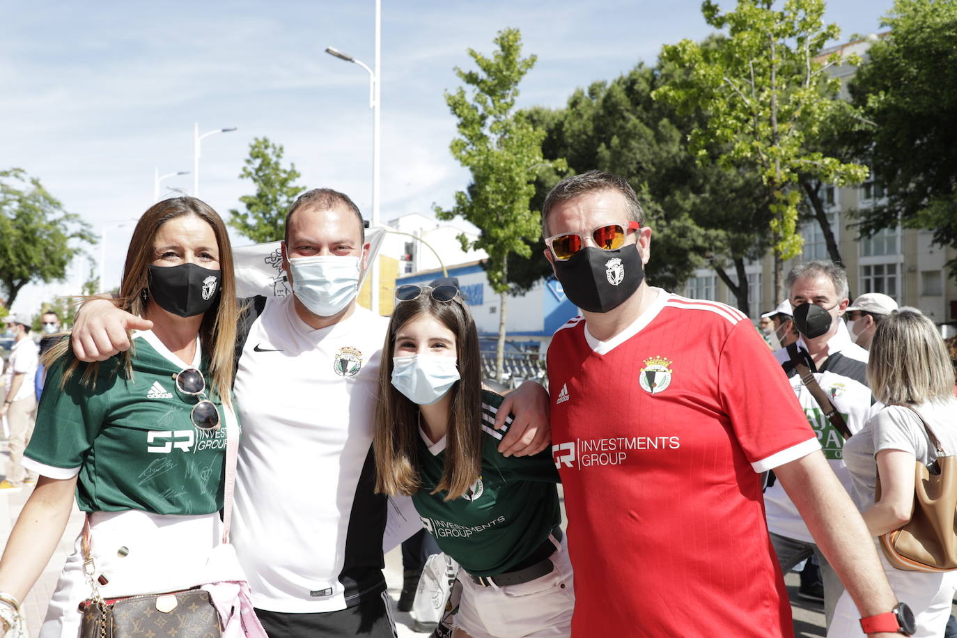 La afición blanquinegra se vuelca con el Burgos CF en Don Benito.