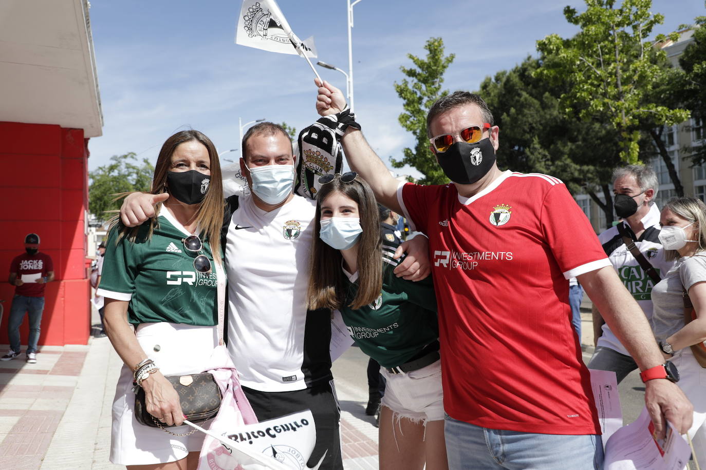 La afición blanquinegra se vuelca con el Burgos CF en Don Benito.