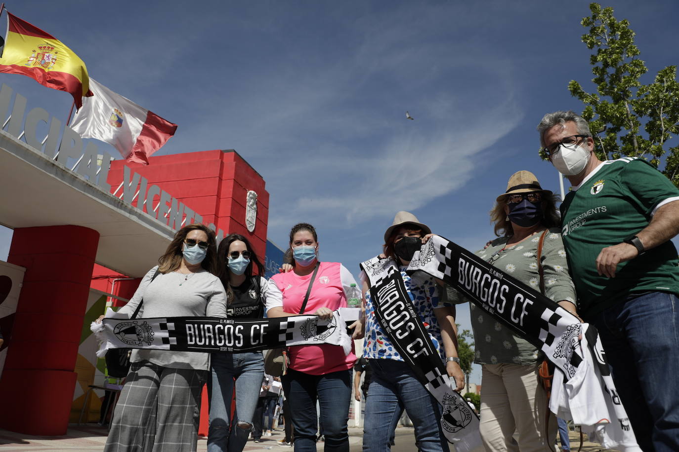 La afición blanquinegra se vuelca con el Burgos CF en Don Benito.