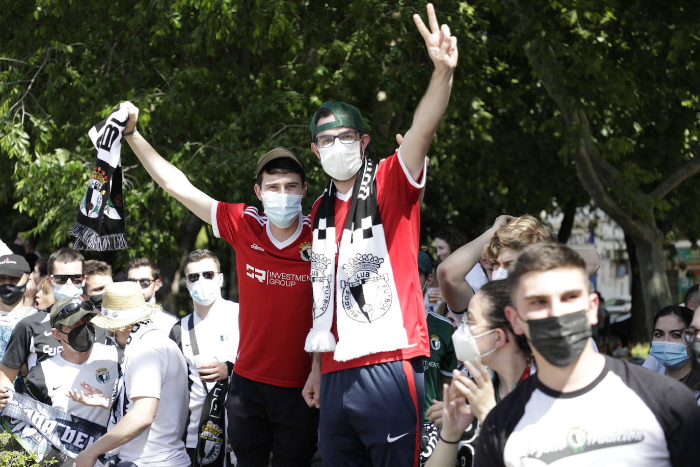 La afición blanquinegra se vuelca con el Burgos CF en Don Benito.