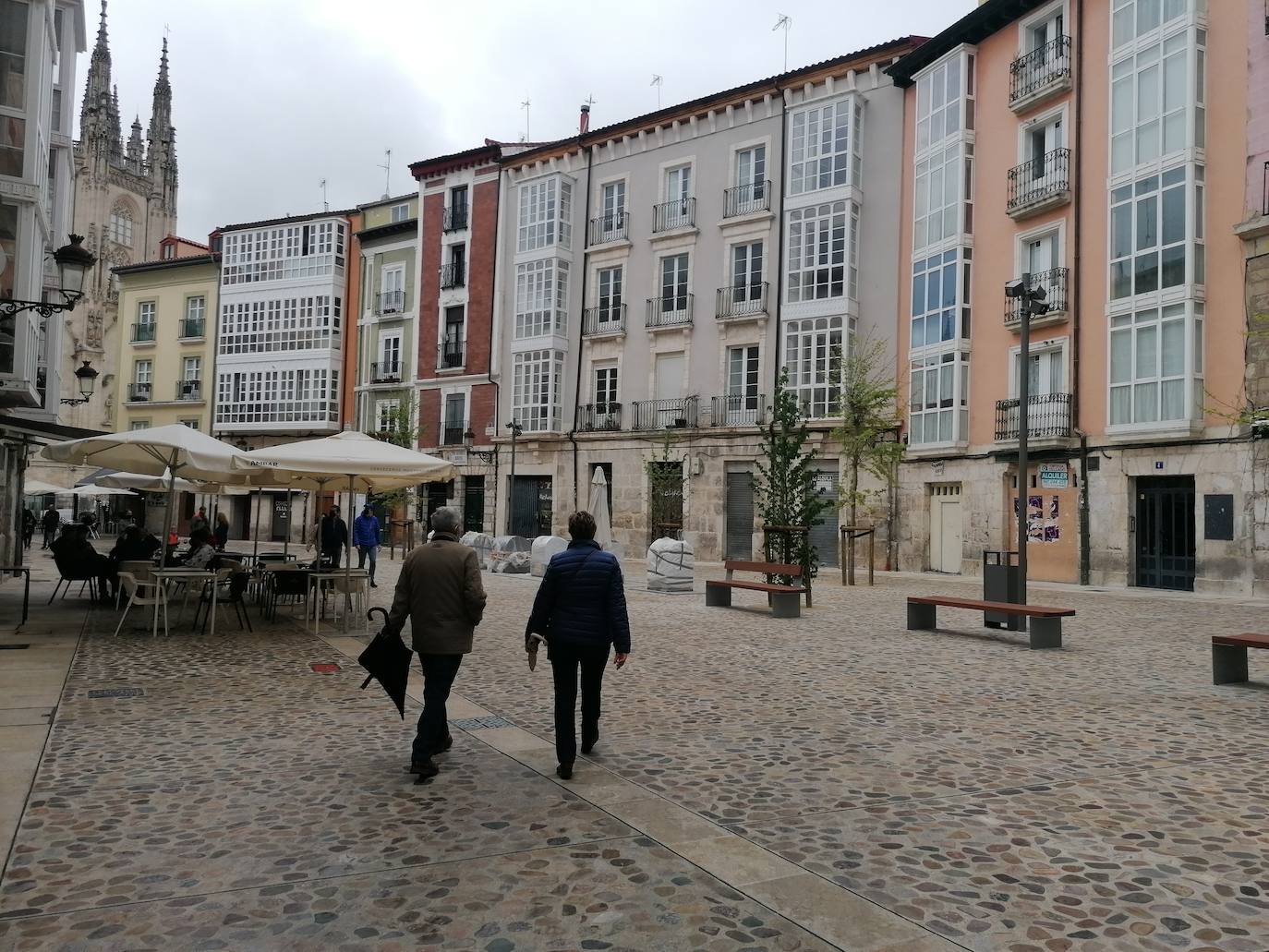 Fotos: Vermú y turismo en un domingo marcado por la lluvia