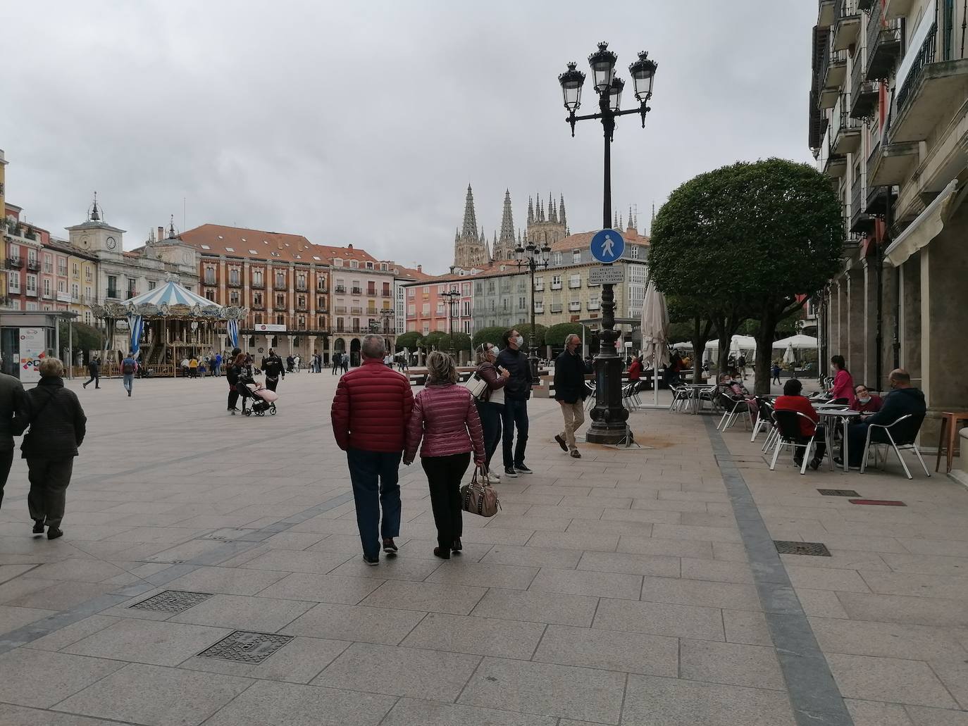 Fotos: Vermú y turismo en un domingo marcado por la lluvia