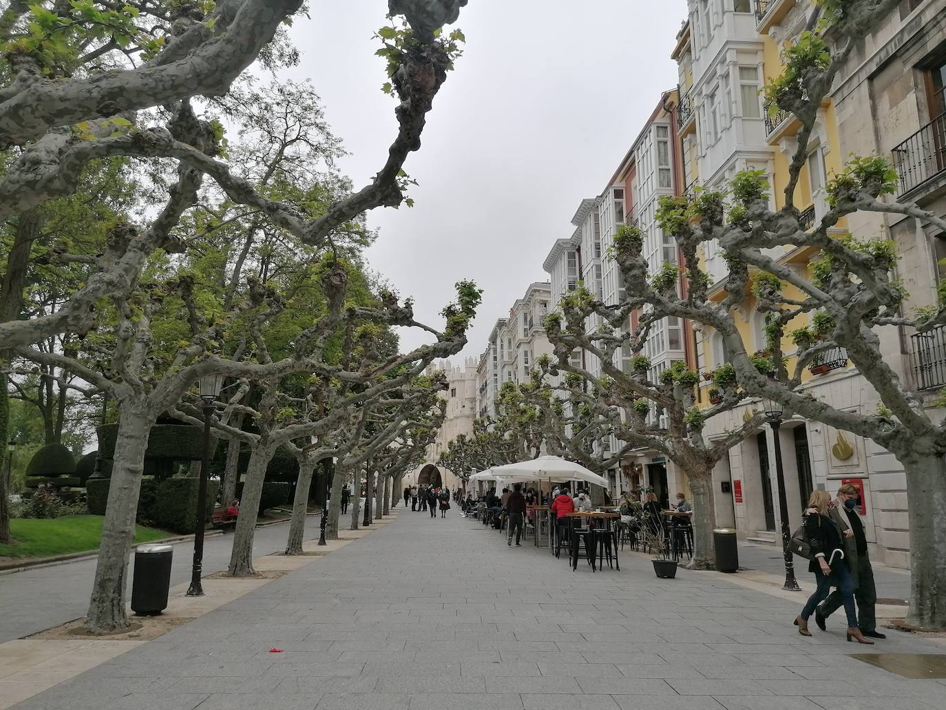 Fotos: Vermú y turismo en un domingo marcado por la lluvia