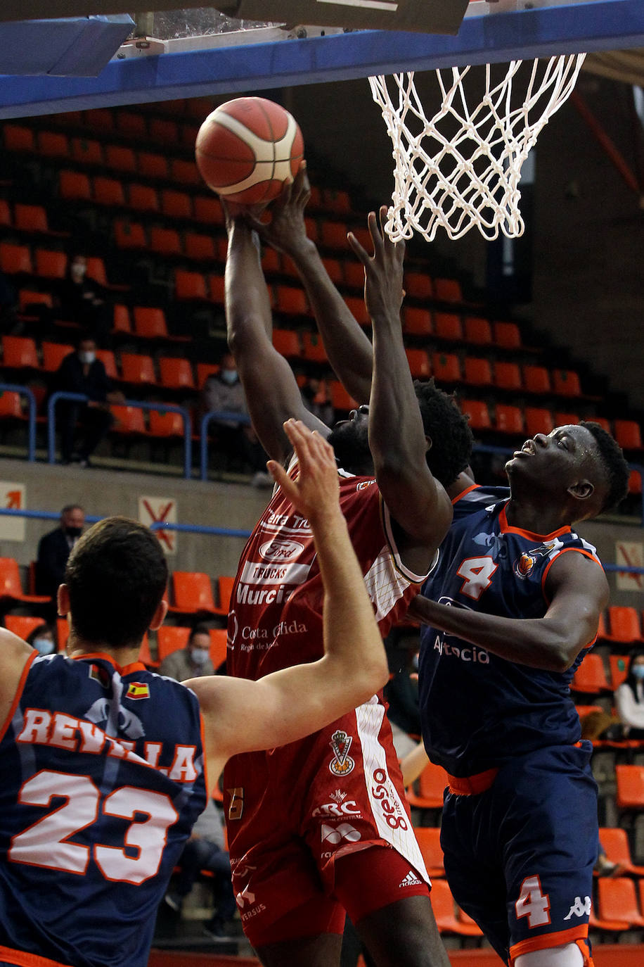 Fotos: El Tizona UBU se despide de la LEB Oro con derrota