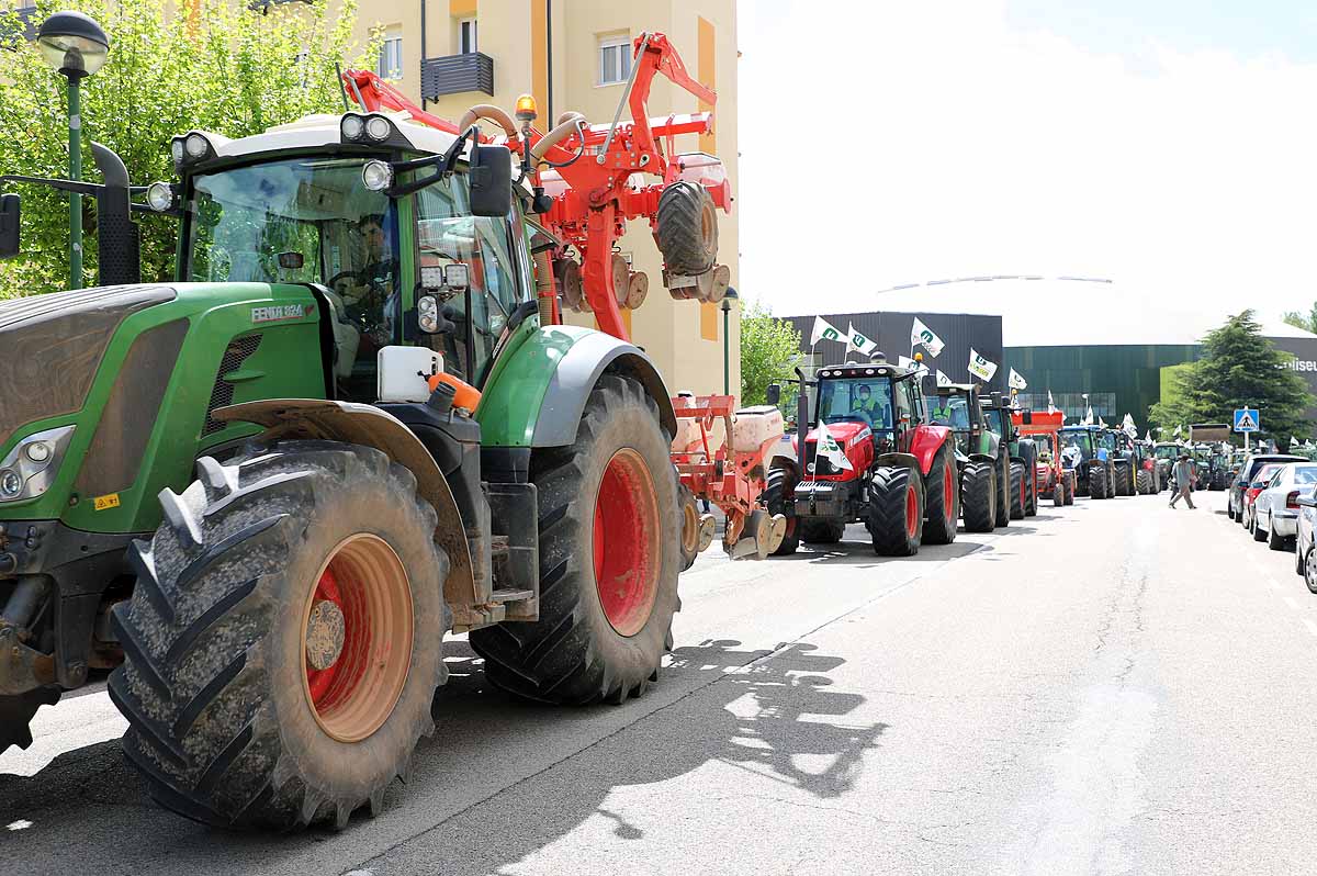 Fotos: Agricultores y ganaderos exigen en Burgos una PAC para los profesionales y los que paguen la Seguridad Social Agraria