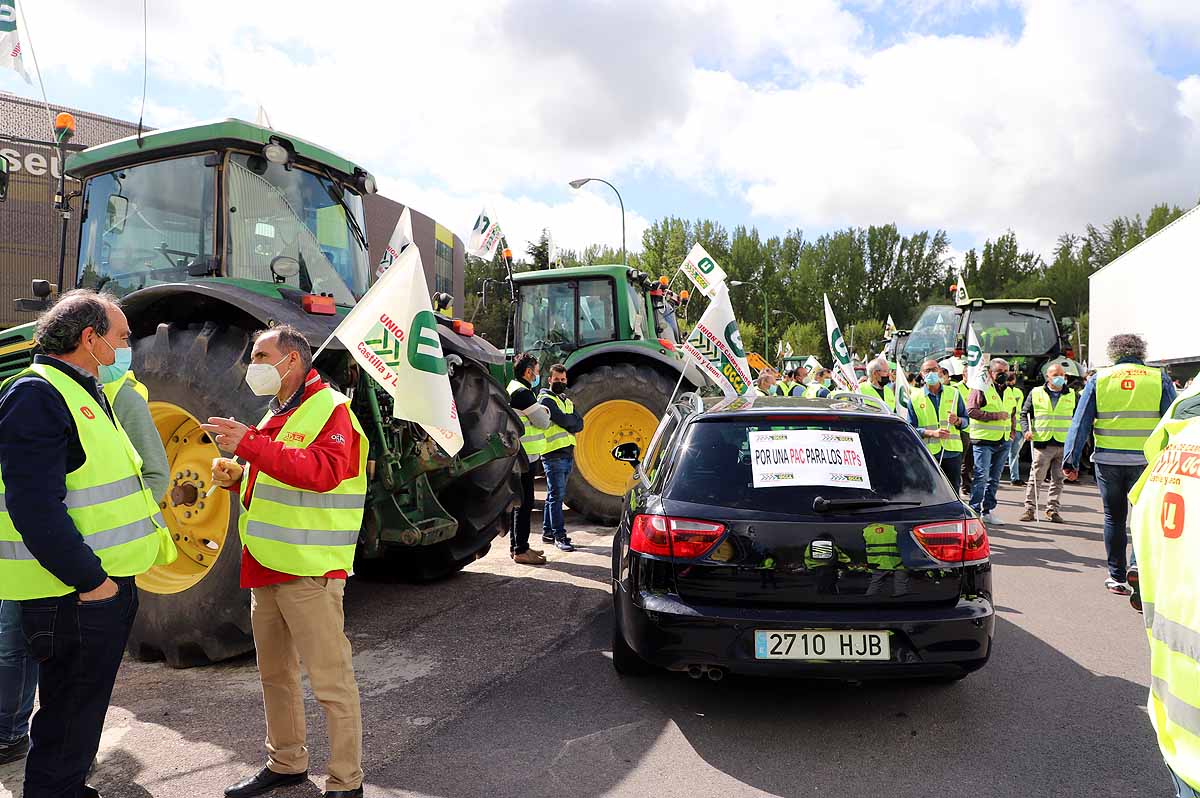 Fotos: Agricultores y ganaderos exigen en Burgos una PAC para los profesionales y los que paguen la Seguridad Social Agraria