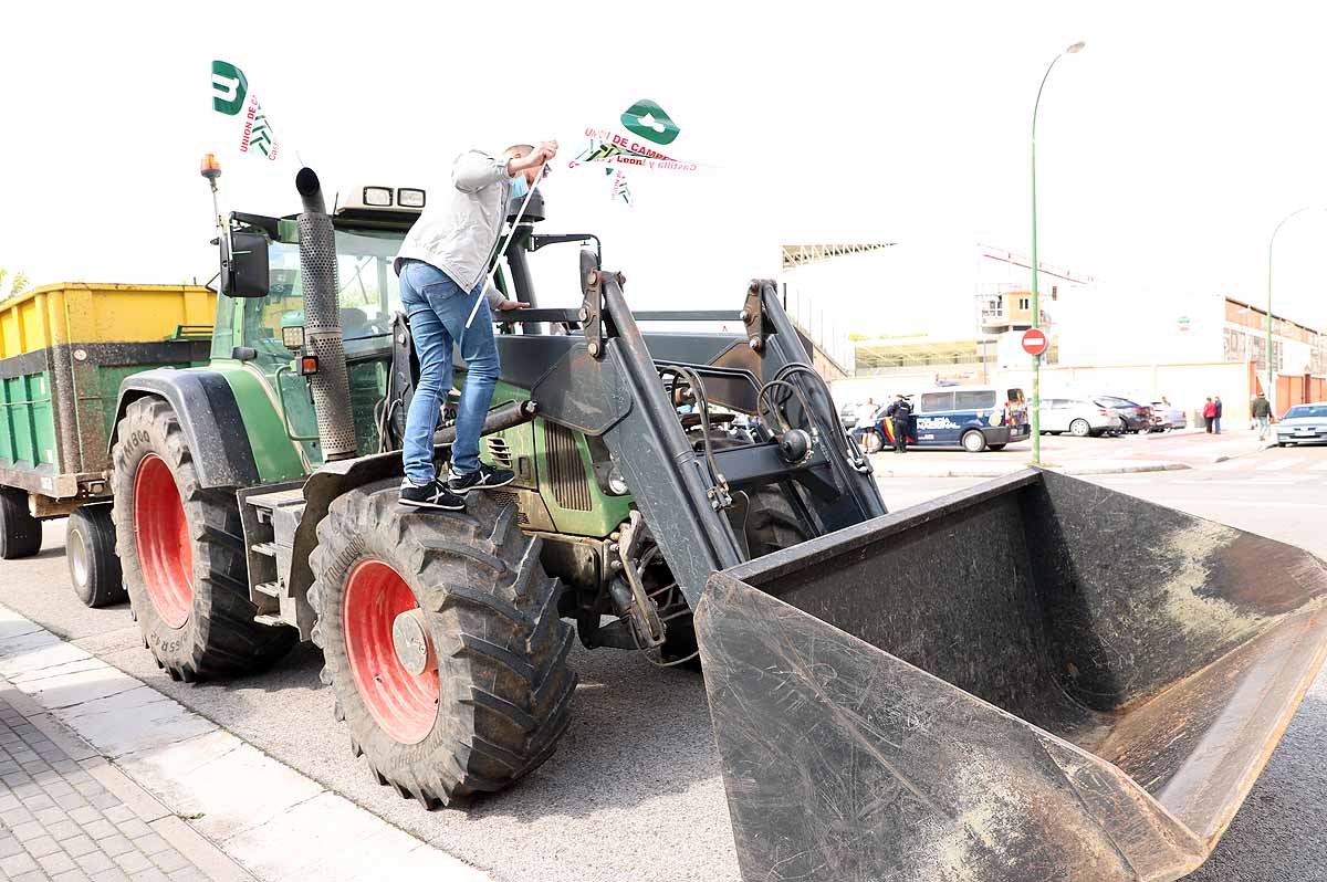 Fotos: Agricultores y ganaderos exigen en Burgos una PAC para los profesionales y los que paguen la Seguridad Social Agraria