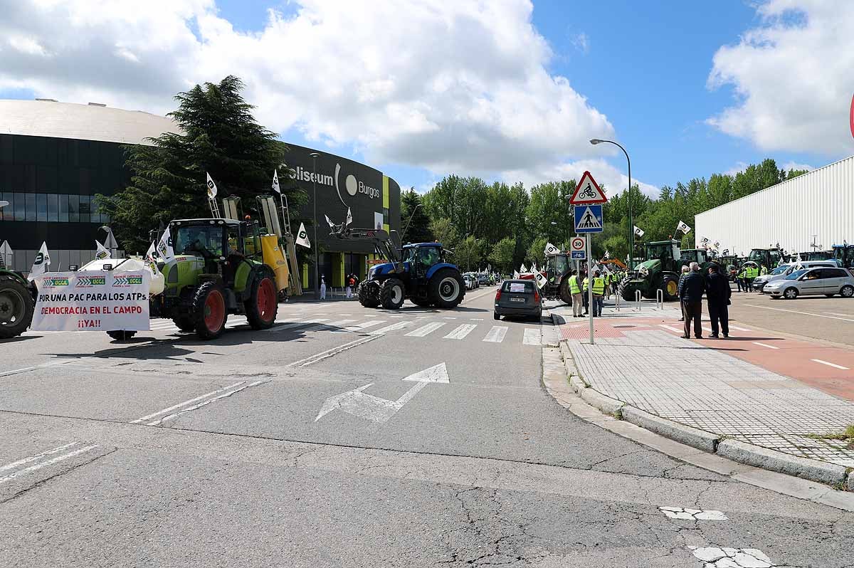 Fotos: Agricultores y ganaderos exigen en Burgos una PAC para los profesionales y los que paguen la Seguridad Social Agraria