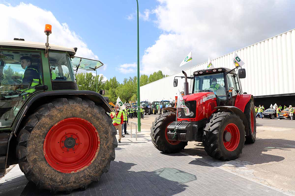 Fotos: Agricultores y ganaderos exigen en Burgos una PAC para los profesionales y los que paguen la Seguridad Social Agraria