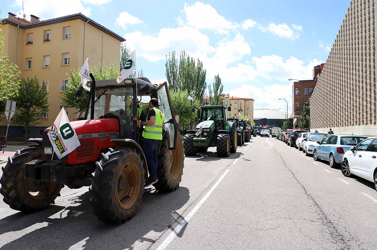 Fotos: Agricultores y ganaderos exigen en Burgos una PAC para los profesionales y los que paguen la Seguridad Social Agraria